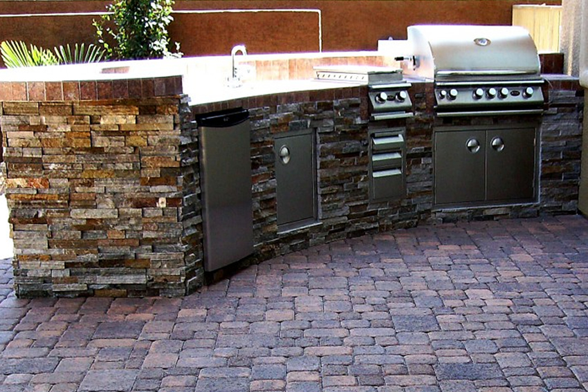 Feature - Outdoor Kitchens and Barbecues
