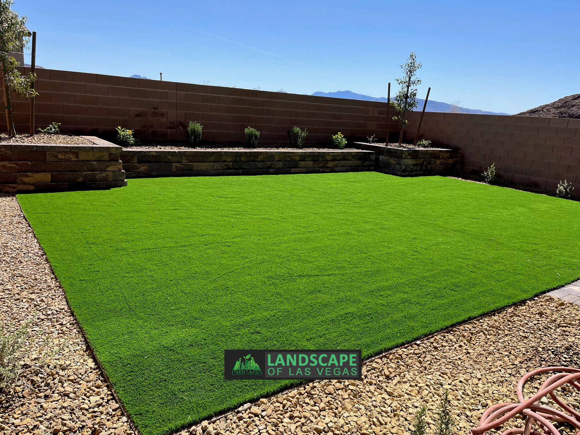 Synthetic lawn inexpensive and versatile